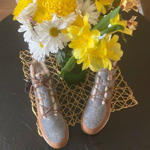 NWT Ortholite suede booties Cognac in color with a touch of gray women size 9.5M